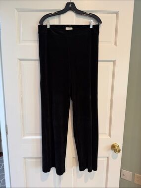 Women's Black Ribbed Wide-Leg Pants - Classic Comfort